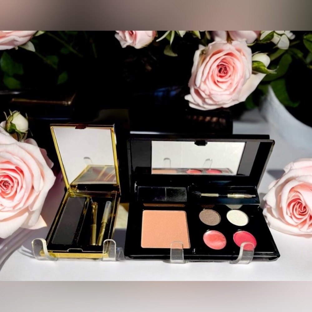 ELIZABETH ARDEN 2 EYESHADOWS 2 LIP GLOSSES 1 BLUSH PALETTE  + BROW + EYELINER
